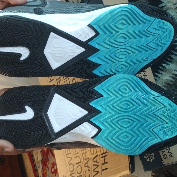 NWT Kyrie 8 Size 12 - Picture 6 of 8